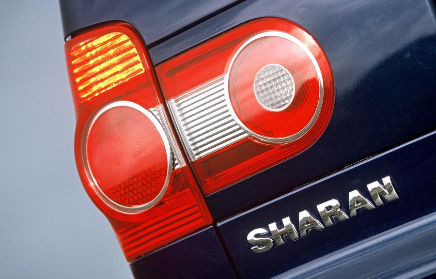 Volkswagen Sharan 2004 года  (фото 7 из 8)